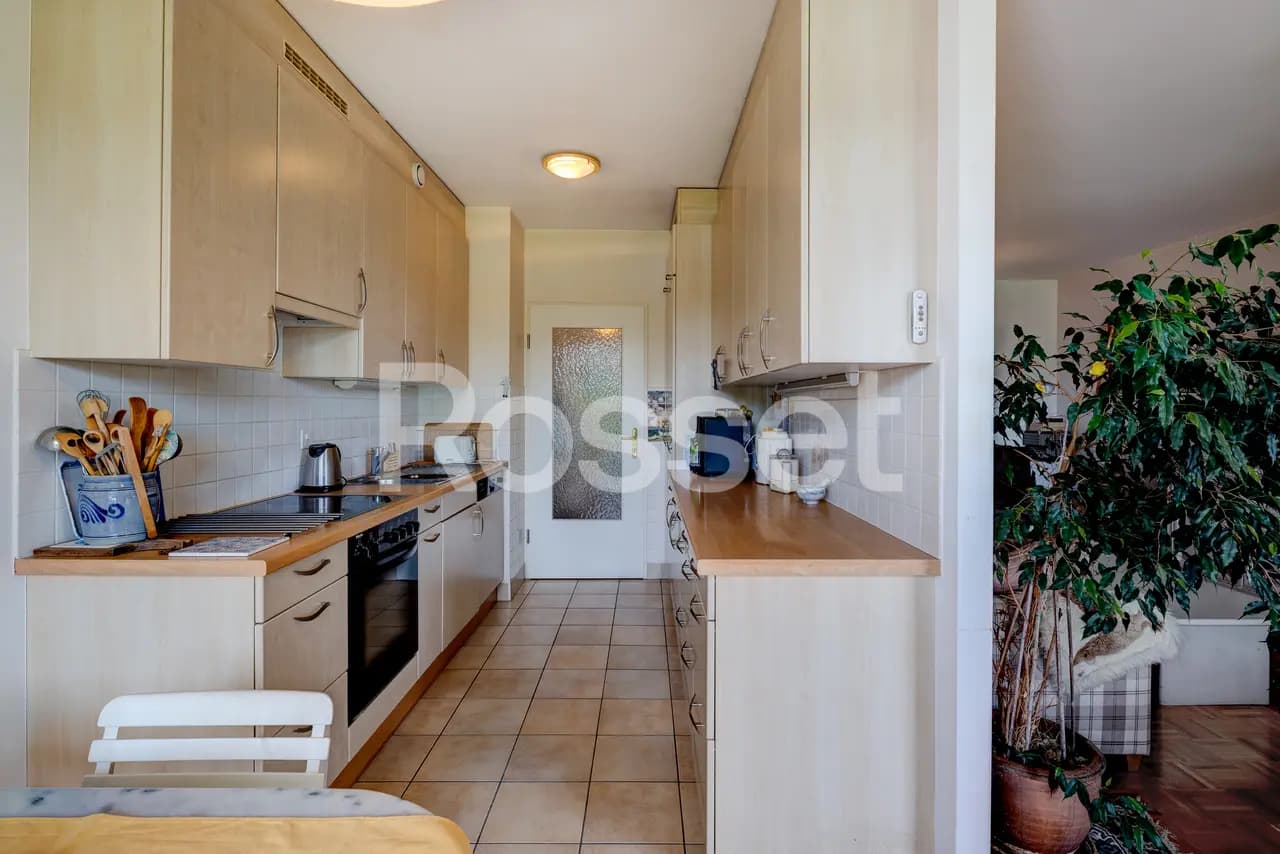 Centre - Image 6