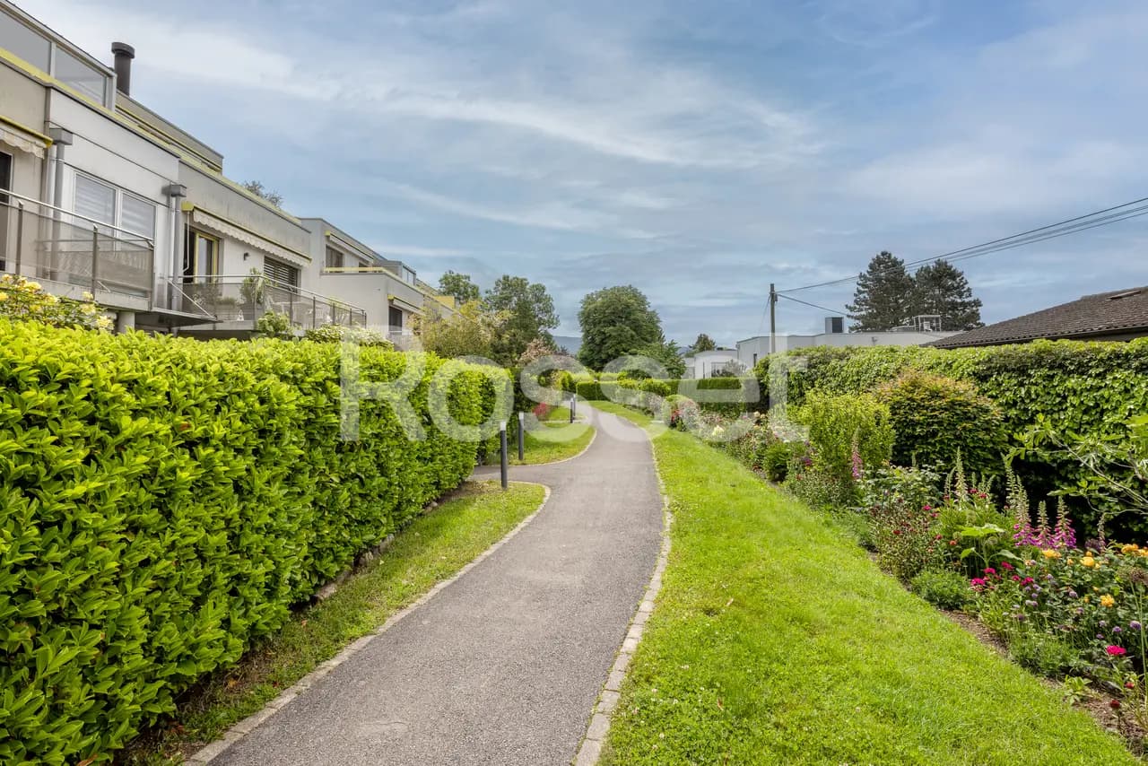 Centre - Image 1