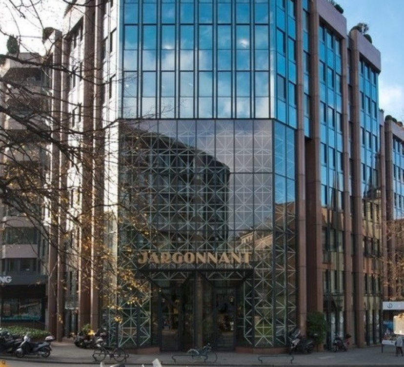 Locaux commerciaux d\'env. 449 m2 au 5ème étageCommercial premises of approx. 449 m2 on the 5th floor