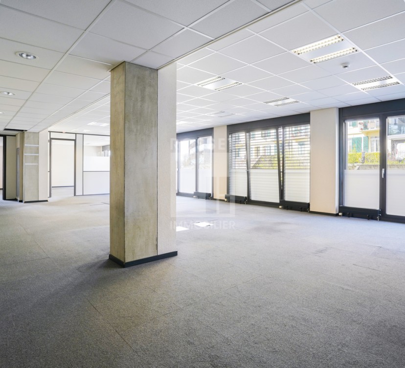 Bureaux d\'environ 215 m2 au 1 er étage Offices of approximately 215 m2 on the 1st floor