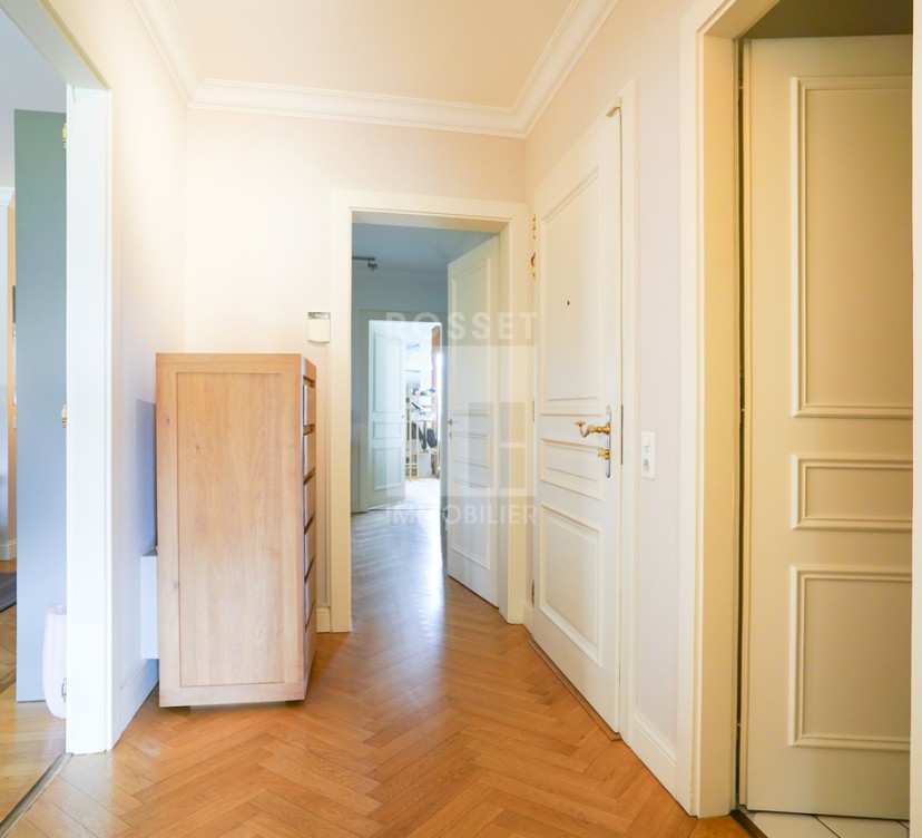 Appartement de 5 pièces d\'envrion 148m2 + balcon
