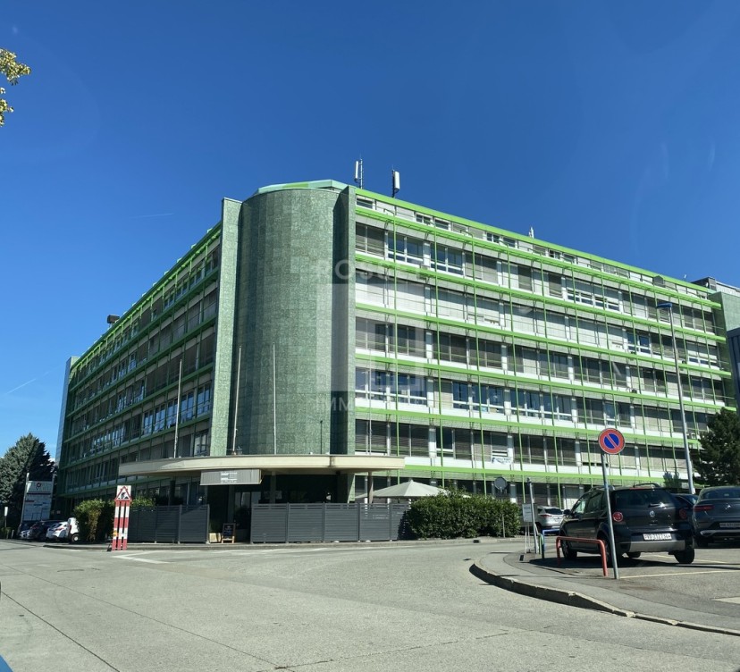 Locaux artisanaux d\'env. 204 m2 au 5ème étageCraft premises of approx. 204 m2 on the 5th floor