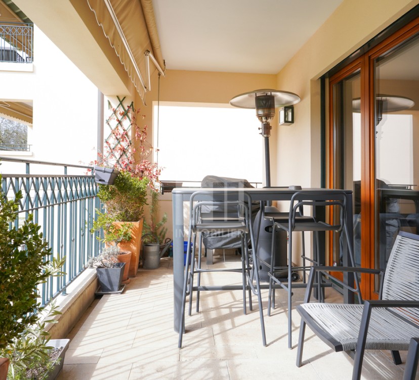 Appartement de 5 pièces d\'envrion 148m2 + balcon