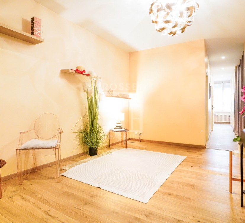 Local commercial d\'env. 74 m² au 2ème étageCommercial premises of approx. 74 m² on 2nd floor