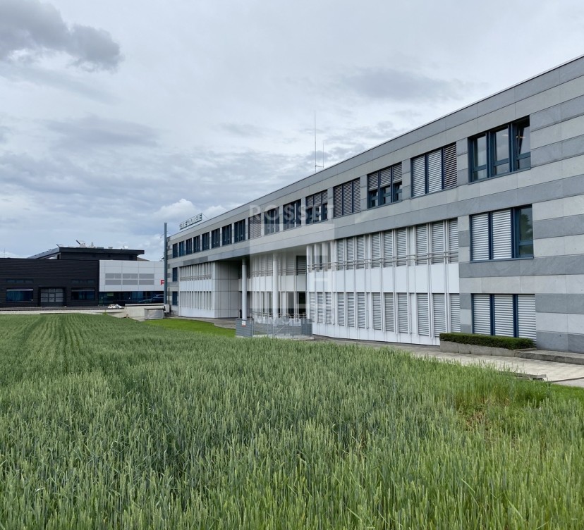 Bureaux d\'env.273.2 m2 au 2ème étageOffices of approx.273.2 m2 on 2nd floor
