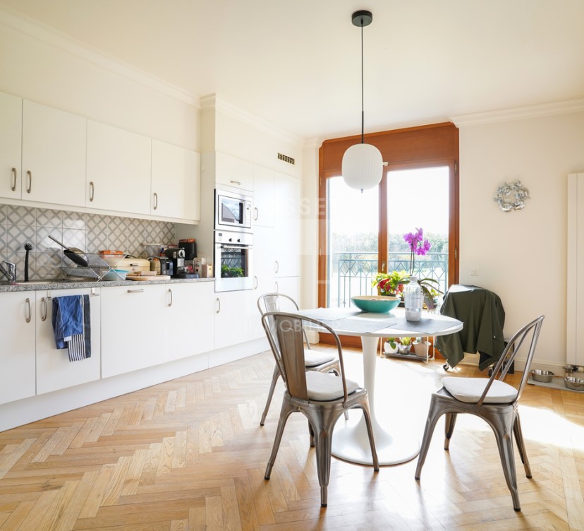 Appartement de 5 pièces d\'envrion 148m2 + balcon