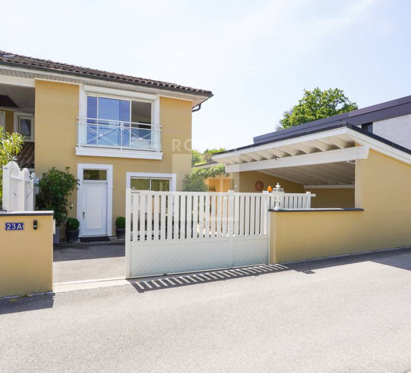Spacieuse villa mitoyenne de 5 pièces + sous-sol avec jardin privatif