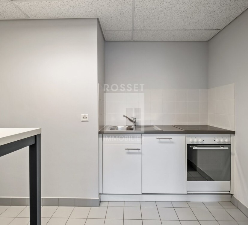 240.6 m2 - Bureaux au 1er étage240.6 m2 - Offices on the 1st floor