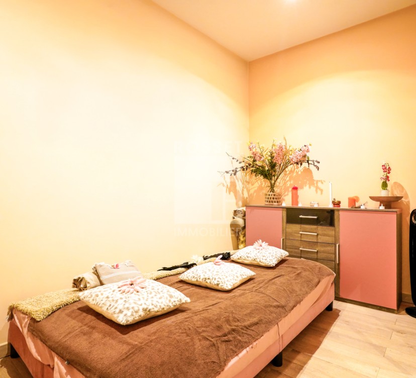 Local commercial d\'env. 74 m² au 2ème étageCommercial premises of approx. 74 m² on 2nd floor