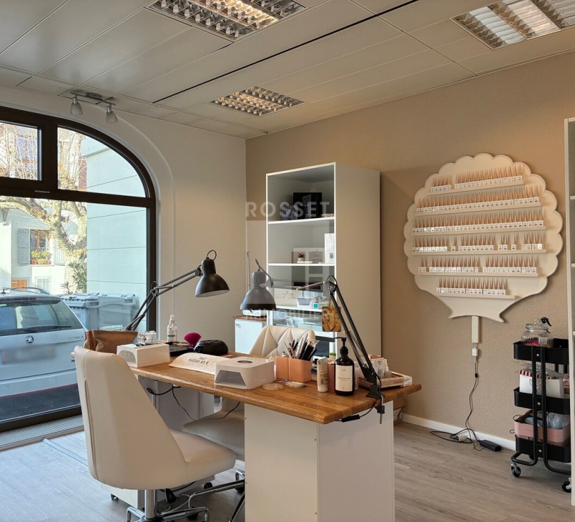 Arcade d\'env. 74 m2 au rez-de-chausséeArcade of approx. 74 m2 on ground floor