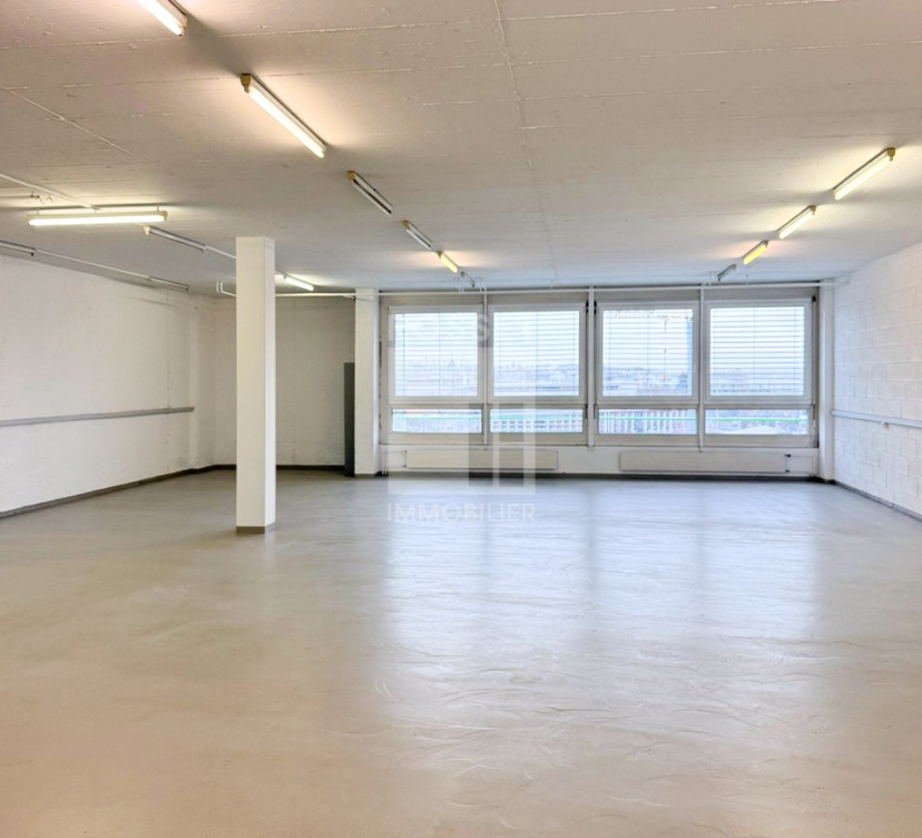 Locaux artisanaux d\'env.150 m² au 5 ème étageCraft premises of approx.150 m² on the 5th floor