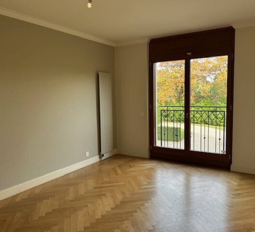 Appartement de 5 pièces d\'envrion 148m2 + balcon