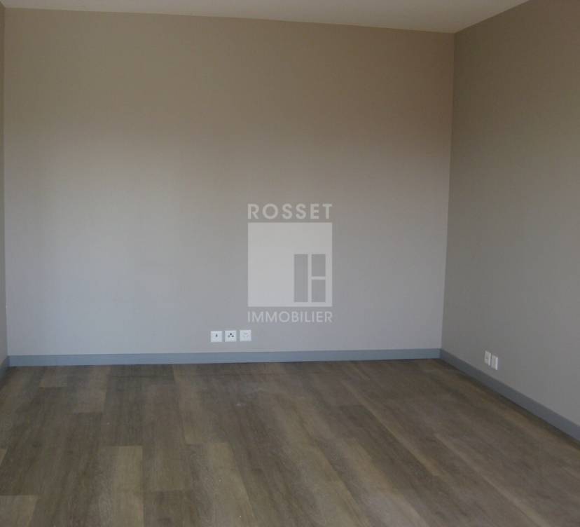 BEL APPARTEMENT DE 3 PIECES + BALCON