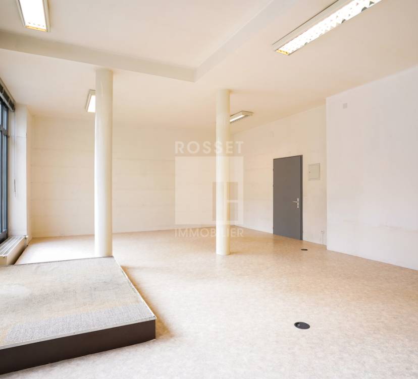 Arcade d\'environ 50 m2 au rez-de-chausséeArcade of approx. 50 m2 on first floor