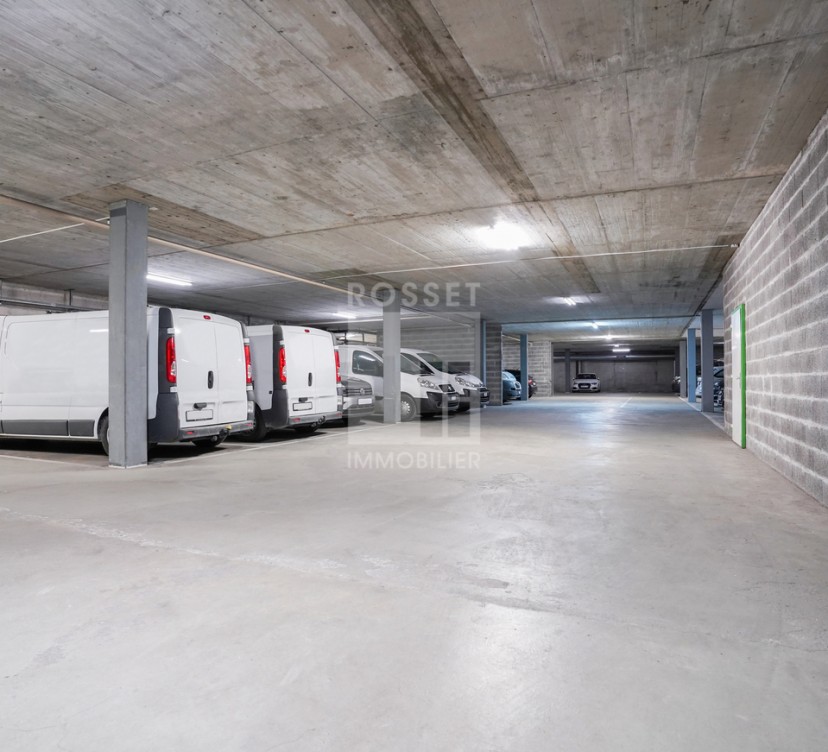 Locaux artisanaux d\'env.375 m² en attiqueApprox. 375 m² of attic space for craftsmen