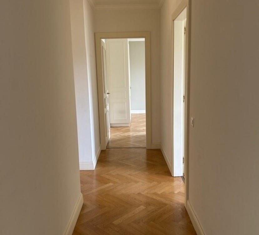 Appartement de 5 pièces d\'envrion 148m2 + balcon