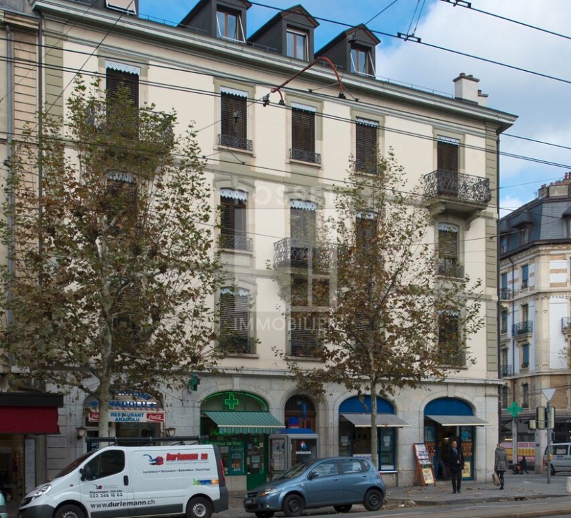 Arcade d\'env. 90 m² au rez-de-chausséeArcade of approx. 90 m² on first floor