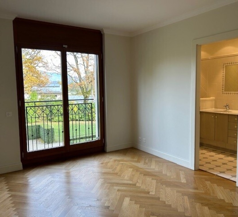 Appartement de 5 pièces d\'envrion 148m2 + balcon