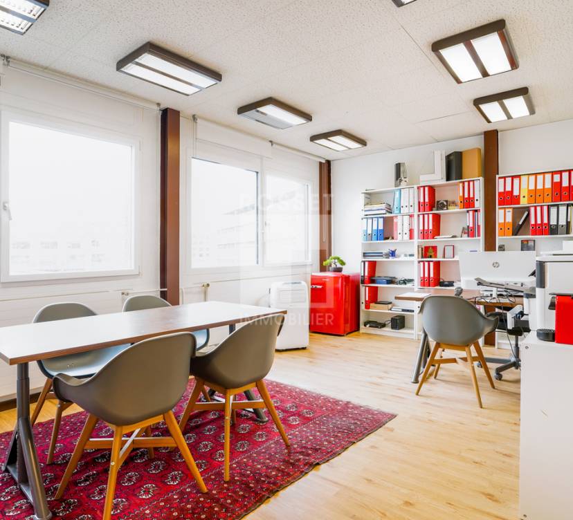 Bureaux d\'environ 20 m² au 2ème étageOffices of around 20 m² on the 2nd floor