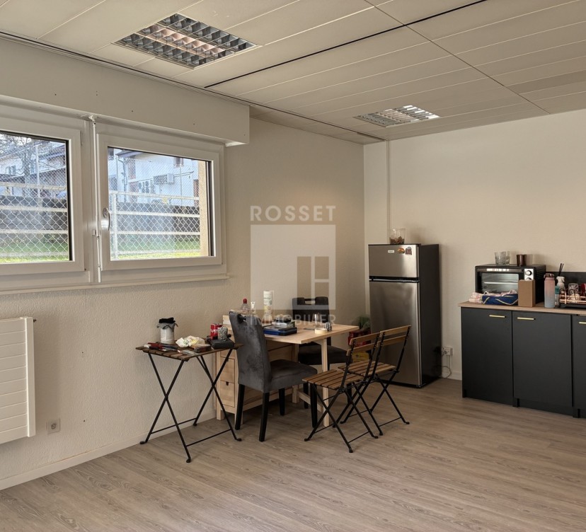 Arcade d\'env. 74 m2 au rez-de-chausséeArcade of approx. 74 m2 on ground floor