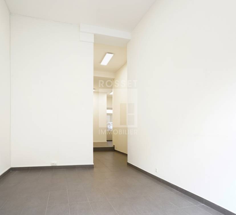 Arcade d\'environ 67 m² au rez-de-chaussée67 m² arcade on ground floor