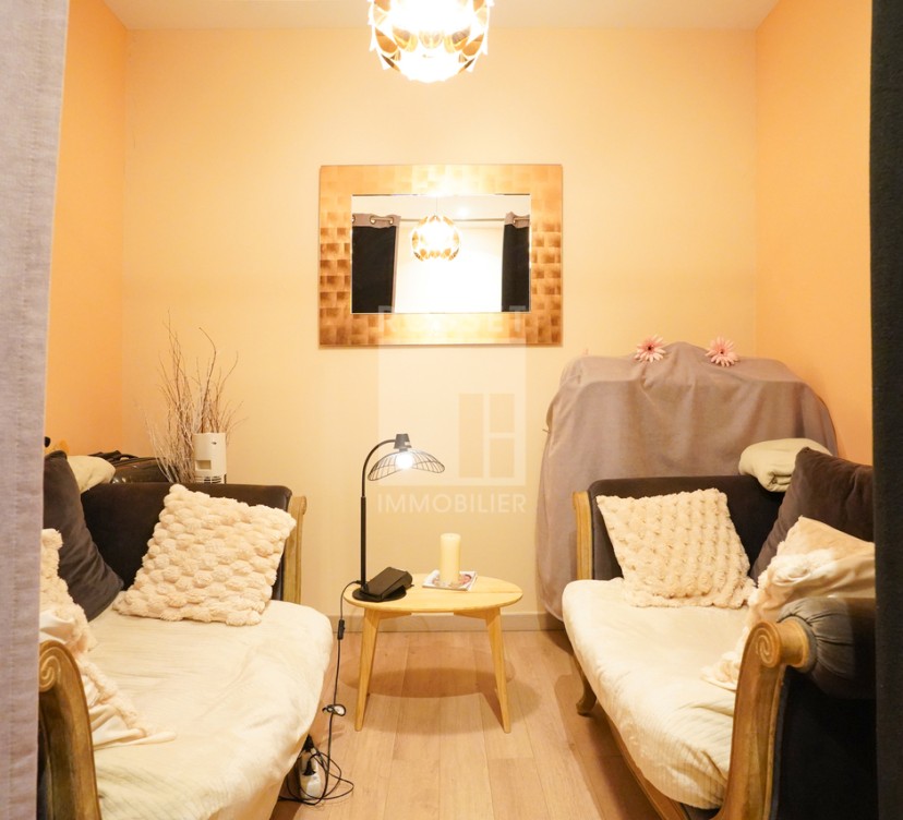 Local commercial d\'env. 74 m² au 2ème étageCommercial premises of approx. 74 m² on 2nd floor