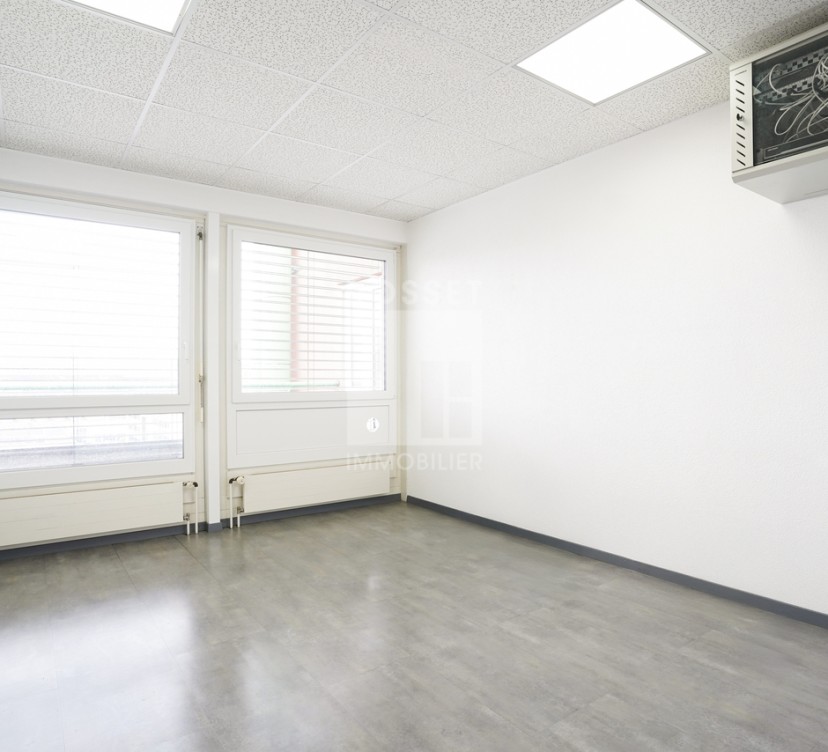 Locaux artisanaux d\'env.375 m² en attiqueApprox. 375 m² of attic space for craftsmen