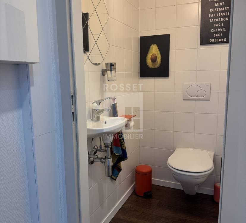 Arcade / Bureaux d\'environ 89 m² au rez-de-chausséeArcade / Offices of approx. 89 m² on ground floor