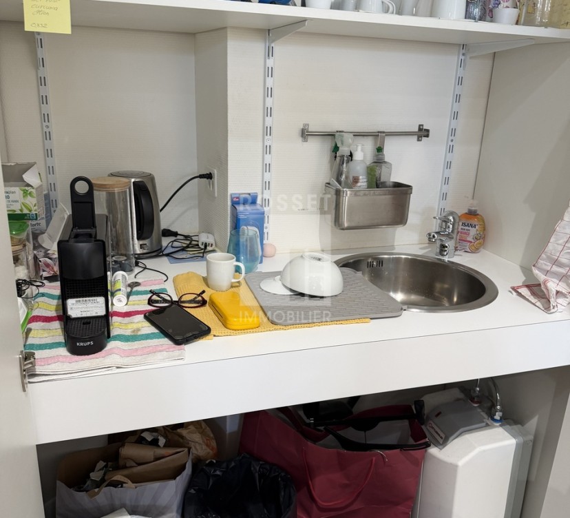 Arcade d\'env. 80 m² avec dépôt d\'env. 30 m² au sous-solArcade of approx. 80 m² with storage area of approx. 30 m² in the base