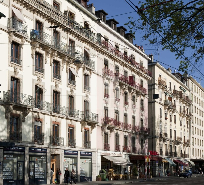 Arcade d\'env. 80 m² avec dépôt d\'env. 30 m² au sous-solArcade of approx. 80 m² with storage area of approx. 30 m² in the base