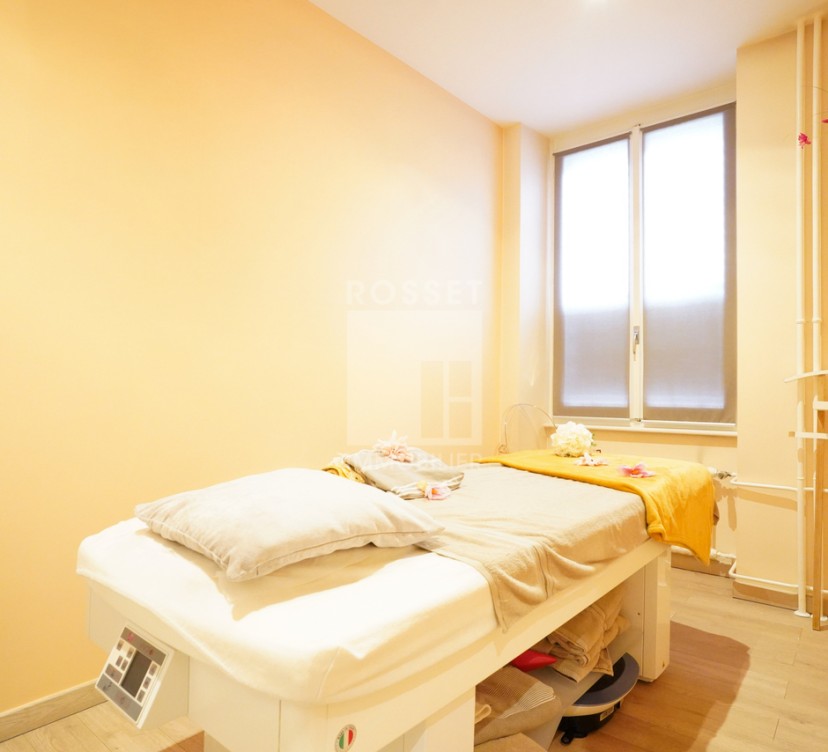 Local commercial d\'env. 74 m² au 2ème étageCommercial premises of approx. 74 m² on 2nd floor