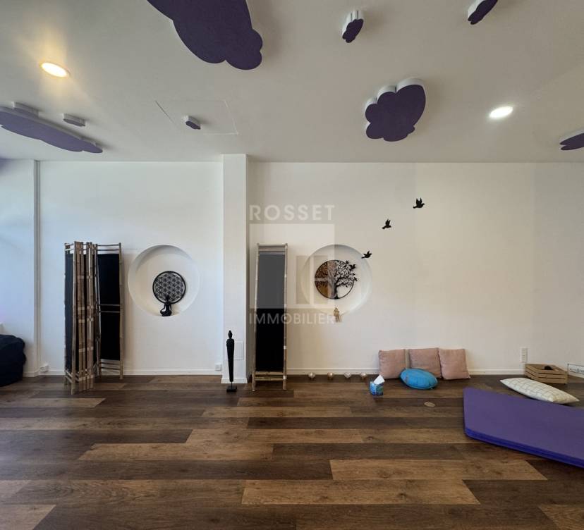 Arcade / Bureaux d\'environ 89 m² au rez-de-chausséeArcade / Offices of approx. 89 m² on ground floor