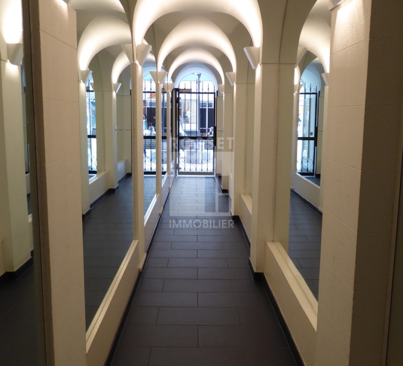 Local commercial d\'env. 74 m² au 2ème étageCommercial premises of approx. 74 m² on 2nd floor