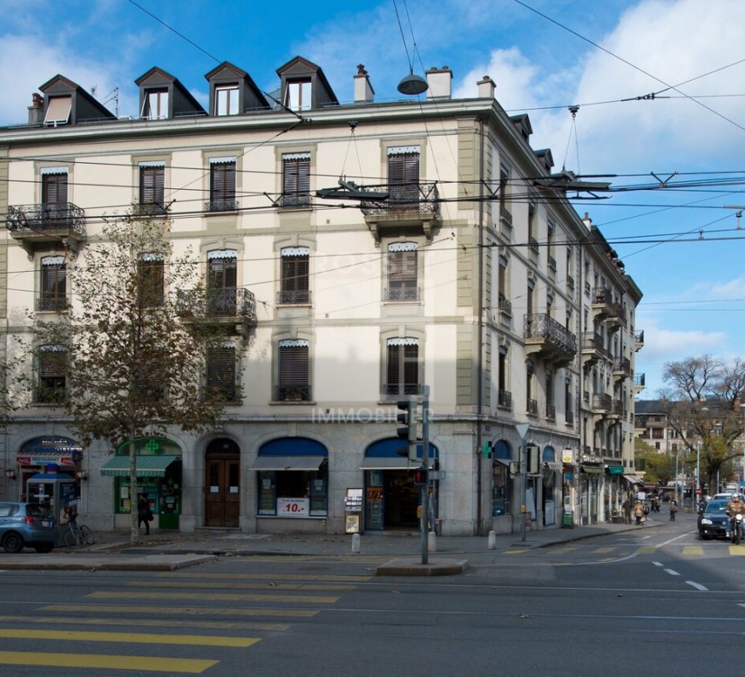 Arcade d\'env. 90 m² au rez-de-chausséeArcade of approx. 90 m² on first floor