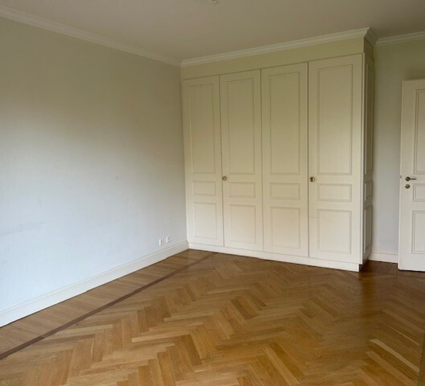 Appartement de 5 pièces d\'envrion 148m2 + balcon