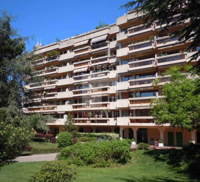 Arcade d\'env. 42 m² au rez-de-chausséeArcade of approx. 42 m² on first floor