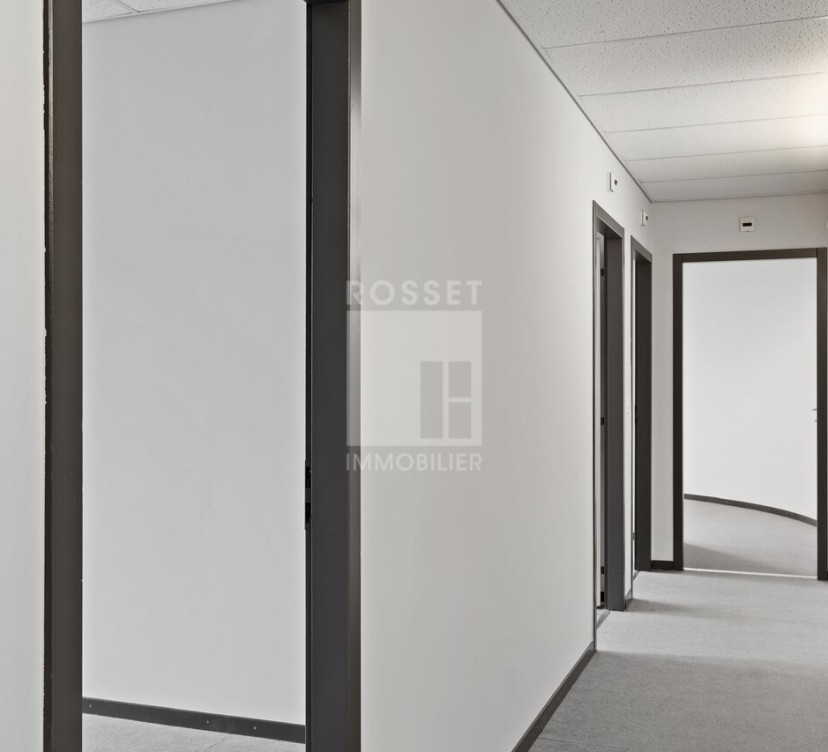 240.6 m2 - Bureaux au 1er étage240.6 m2 - Offices on the 1st floor