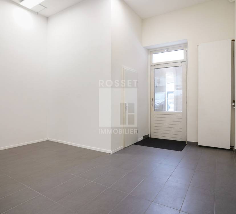 Arcade d\'environ 67 m² au rez-de-chaussée67 m² arcade on ground floor