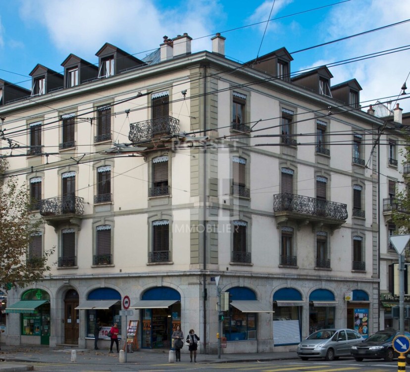 Arcade d\'env. 90 m² au rez-de-chausséeArcade of approx. 90 m² on first floor