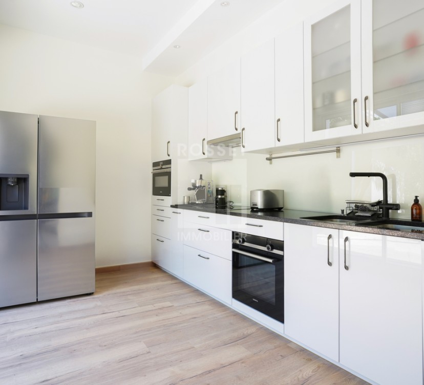 Spacieuse villa mitoyenne de 5 pièces + sous-sol avec jardin privatif
