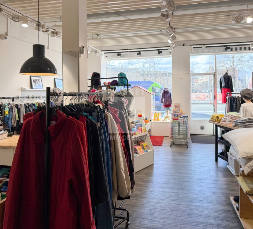 Arcade d\'env. 80 m² avec dépôt d\'env. 30 m² au sous-solArcade of approx. 80 m² with storage area of approx. 30 m² in the base