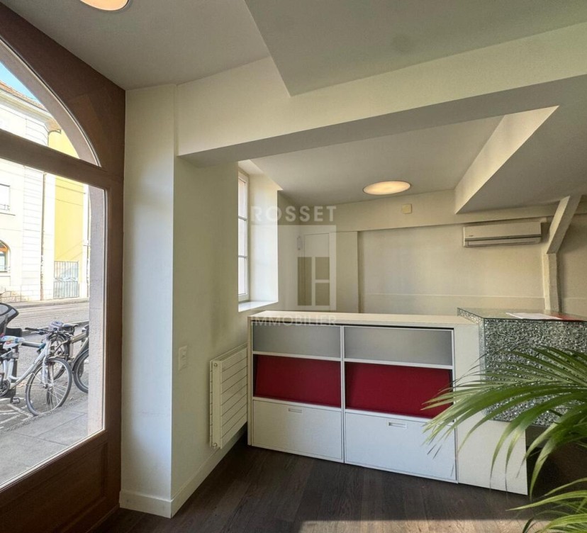 Belle arcade d\'env. 80 m2Beautiful arcade of approx. 80 m2