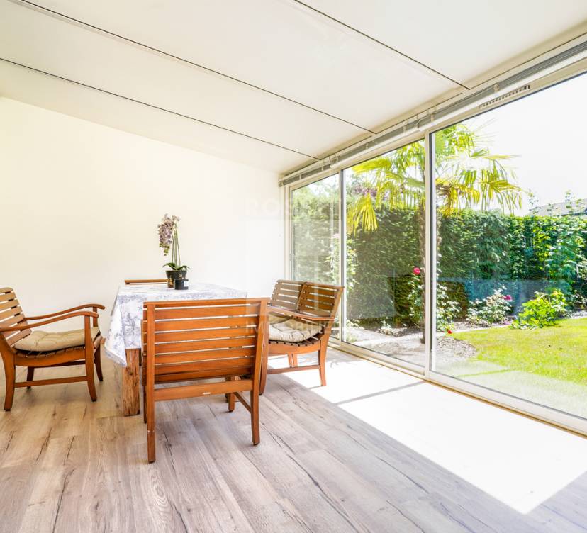 Spacieuse villa mitoyenne de 5 pièces + sous-sol avec jardin privatif