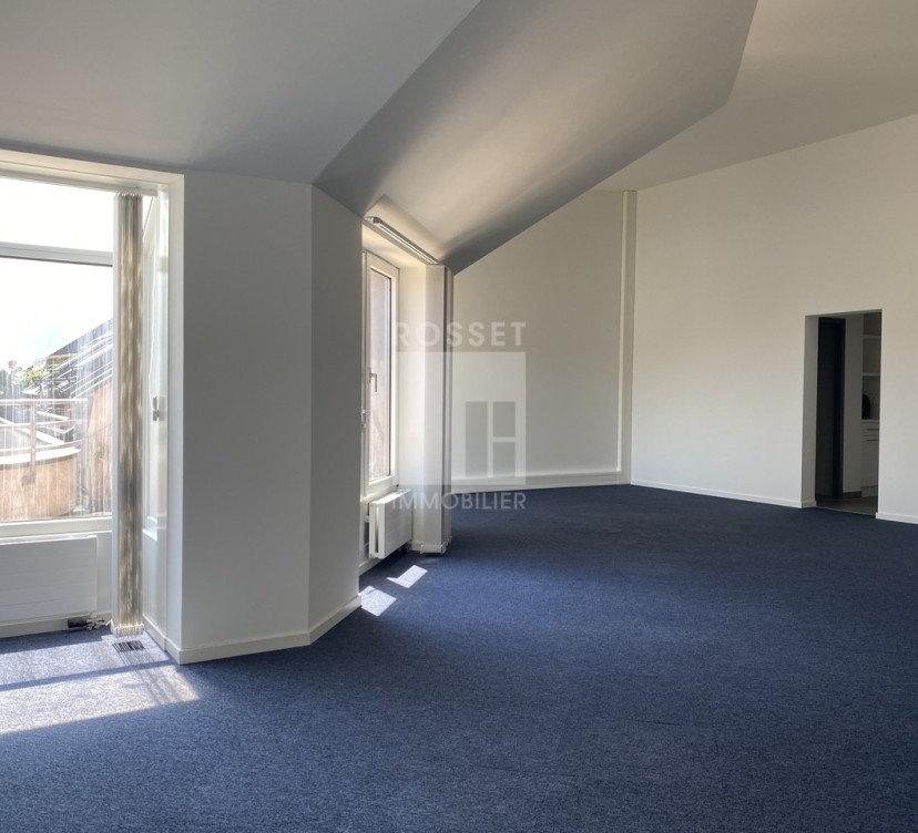 Bureaux d\'env. 65 m² en attiqueAttic offices of approx. 65 m²