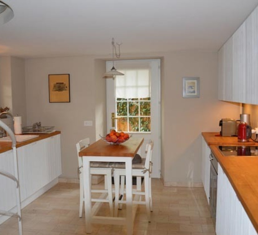 CHARMANTE MAISONNETTE DE VILLAGE AVEC JARDIN