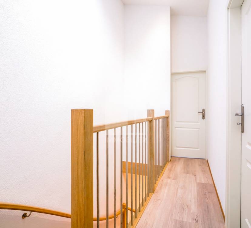 Maison mitoyenne de 8 pièces à louer à Plan-les-Ouates
