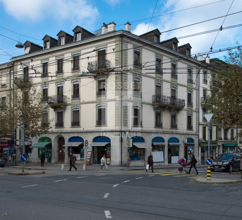 Arcade d\'env. 90 m² au rez-de-chausséeArcade of approx. 90 m² on first floor