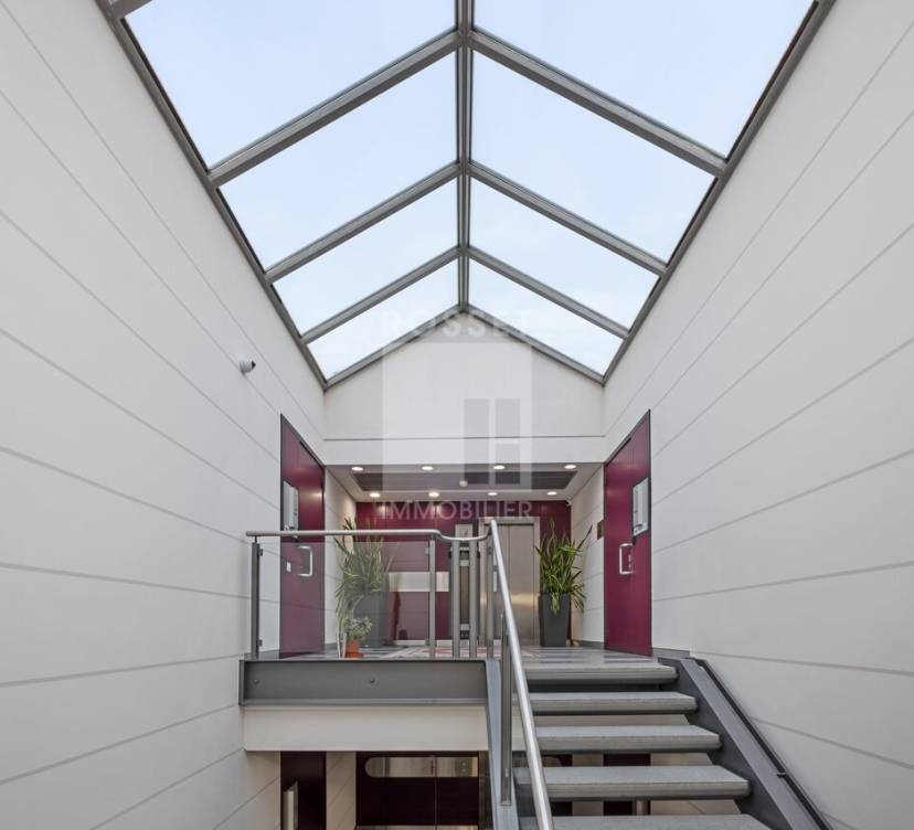 Bureaux d\'env. 240.4 m2 au 1er étageOffices of approx. 240.4 m2 on the 1st floor