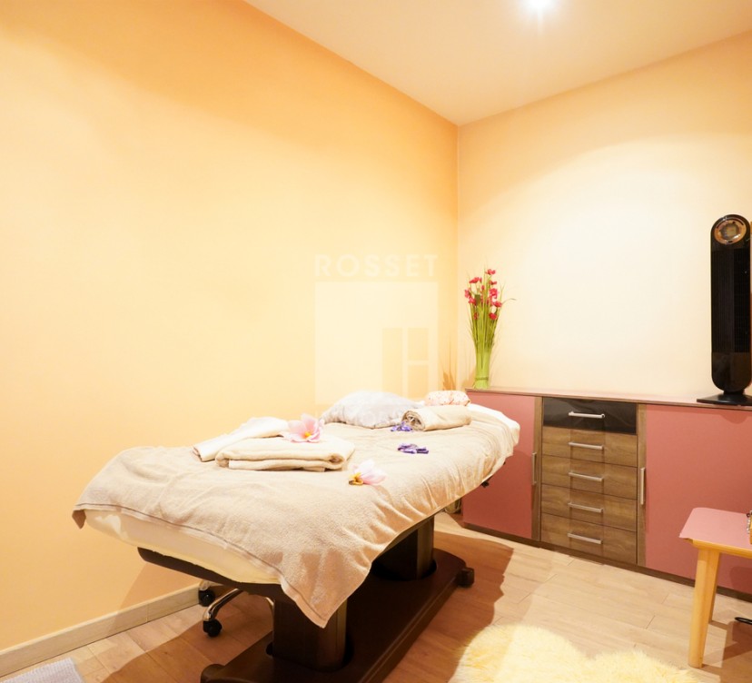 Local commercial d\'env. 74 m² au 2ème étageCommercial premises of approx. 74 m² on 2nd floor