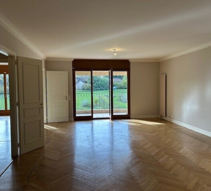 Appartement de 5 pièces d\'envrion 148m2 + balcon